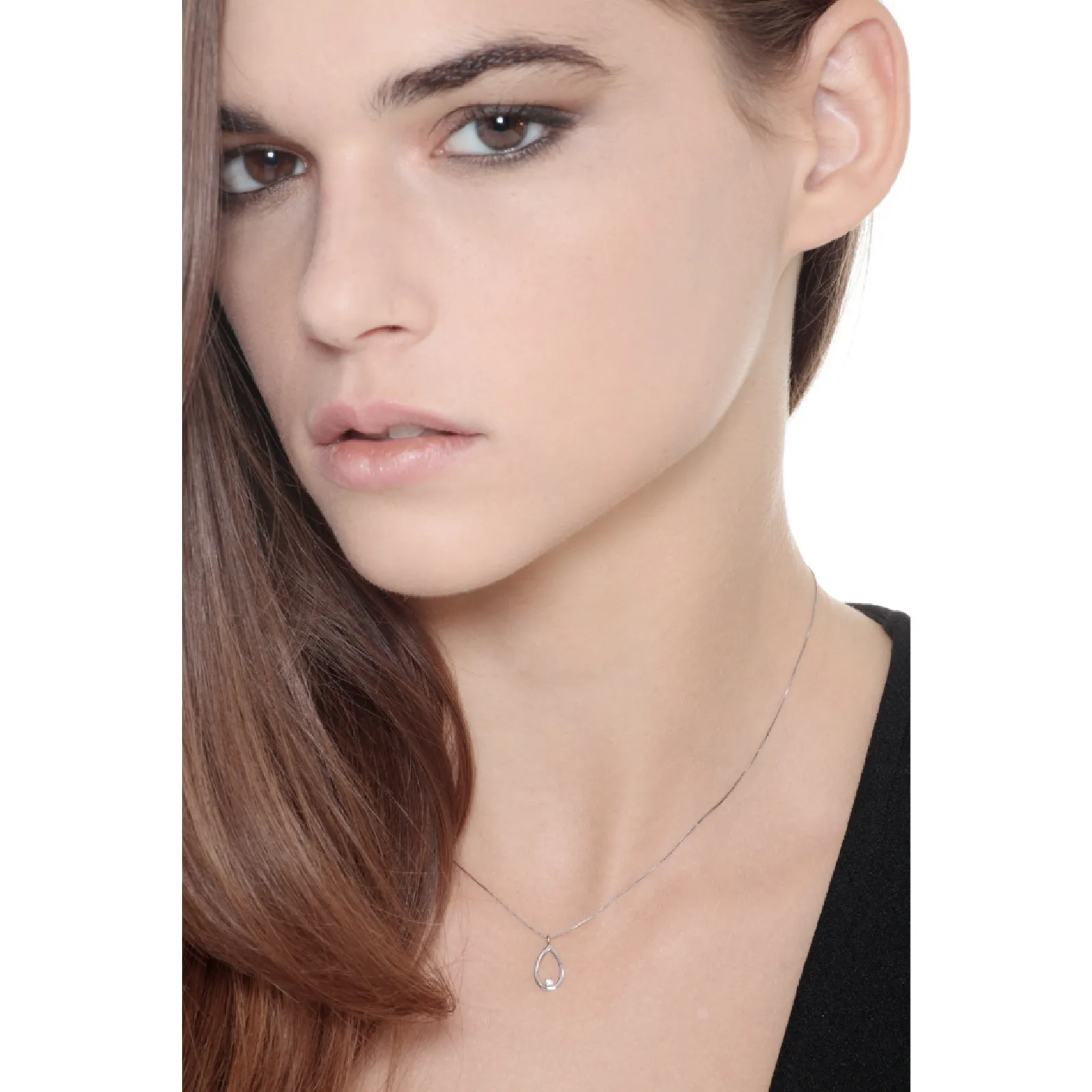Collana in oro bianco 18k con goccia e diamante