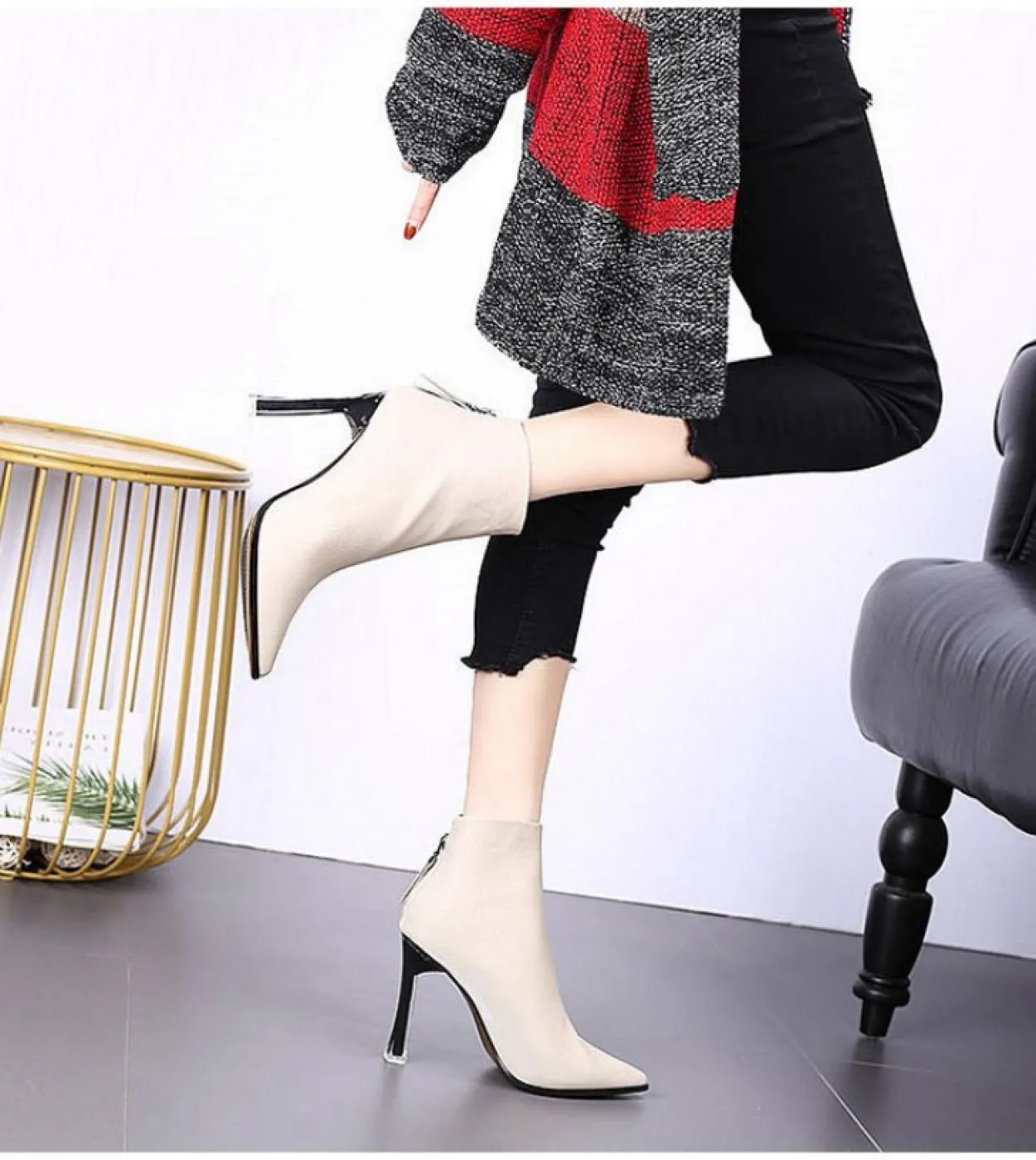 Nuove donne Fashion Fringe Stivali da donna Tacchi sottili Punta a punta Stivali corti in peluche Tacco alto in pelle Autunno In